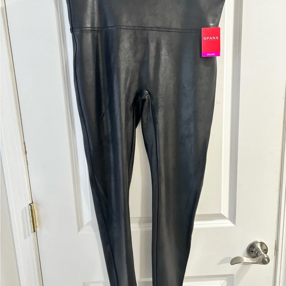 NWT Women’s SPANX Shaping Black Faux Leather Leggings - Picture 2 of 8